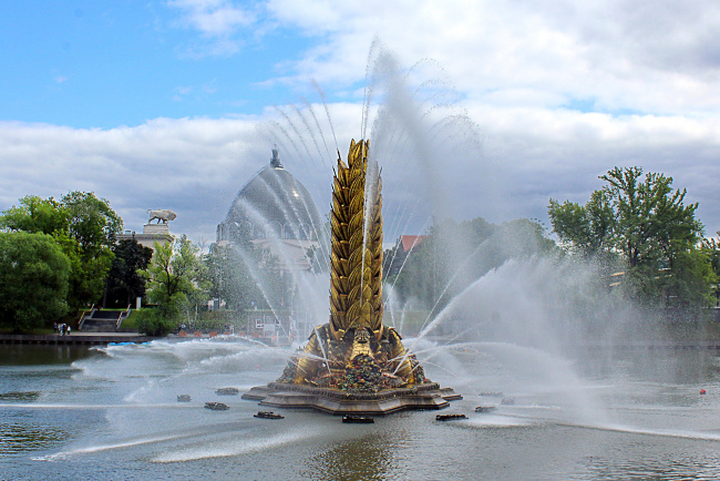 фонтан "Золотой колос " на ВДНХ
