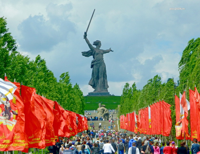 И поднимались люди на курган...