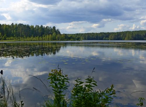 Озеро с облаками