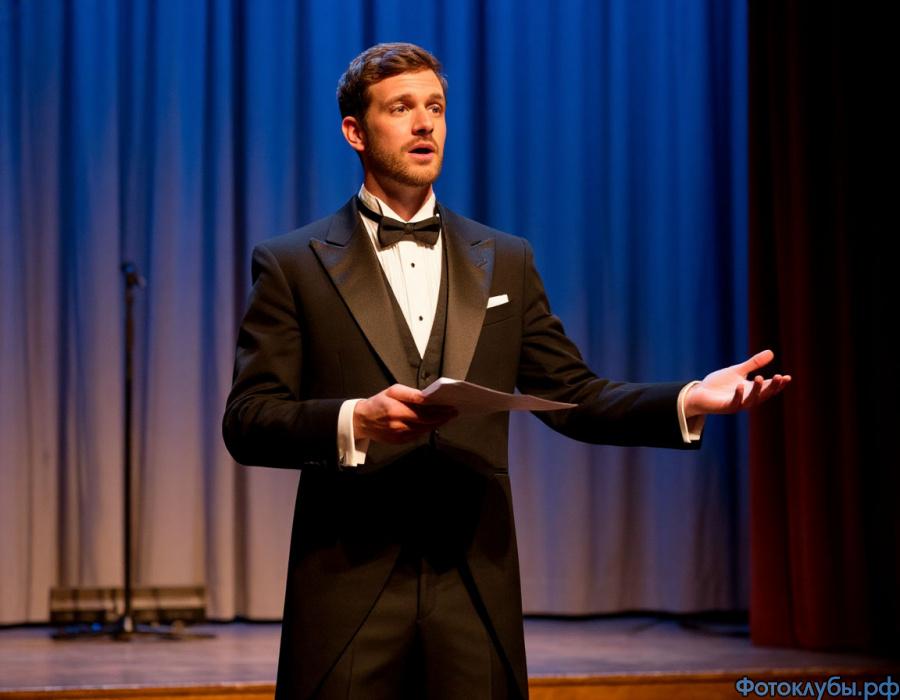 На литературном вечере...